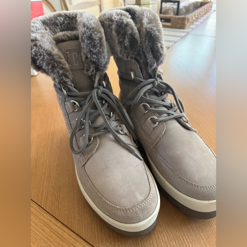 Cougar Women's Gray Fur-Trimmed Boots